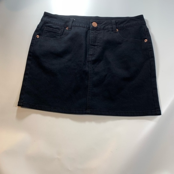 Mossimo Supply & Co | Black Stretch Skirt.… - Picture 2 of 8